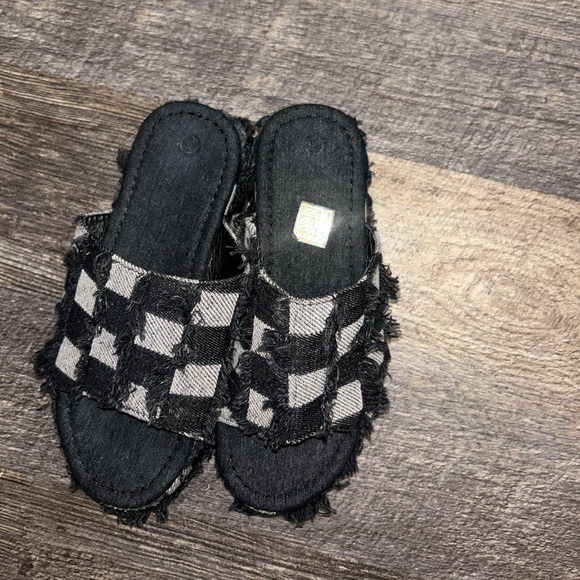 Black & Light Grey Denim Distressed Sandals w/ Platform - Picture 7 of 8